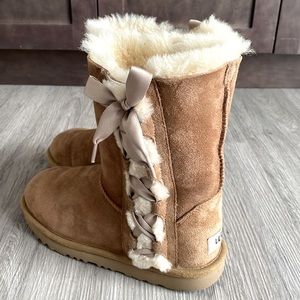UGG Big Kids Pala Boots, Size 5, Like New, Chestnut color